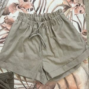NWOT Mahina shorts